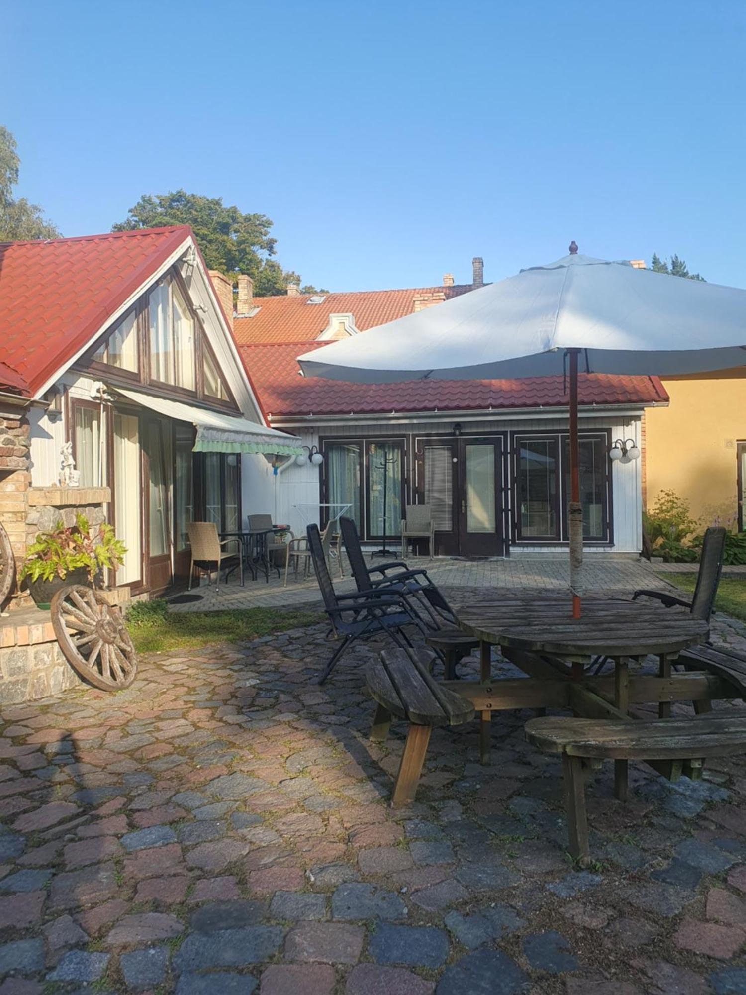 Villa Leonardo Ventspils Exterior photo