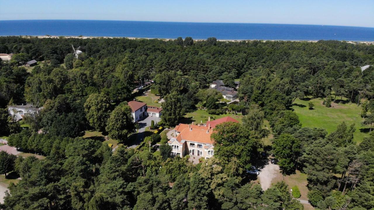 Villa Leonardo Ventspils Exterior photo